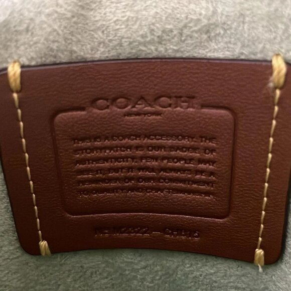 Auth COACH Phone Crossbody CH815 Light Green Leather - Shoulder Bag - Picture 8 of 8